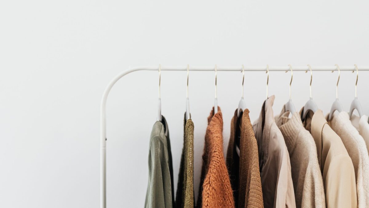 Capsule Wardrobe Herbst: Weniger Kleider, mehr Stil