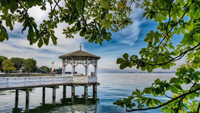 gitzenweiler hof - Serene summer view of the pier on Lake Constance in Bregenz, Austria, framed by v